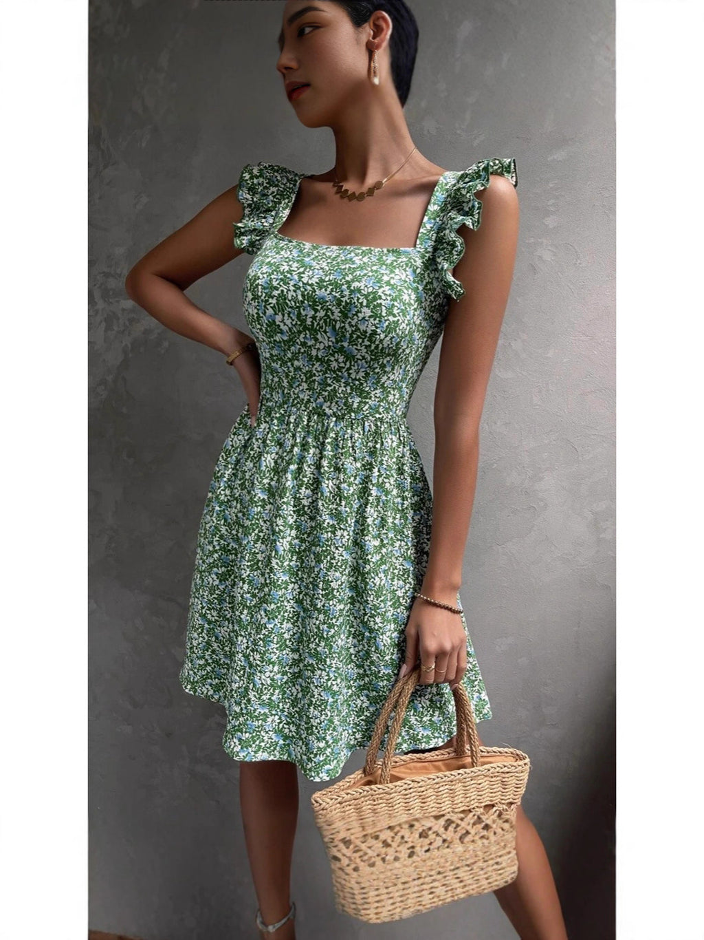 Square-neck ruffled shoulder bow dress