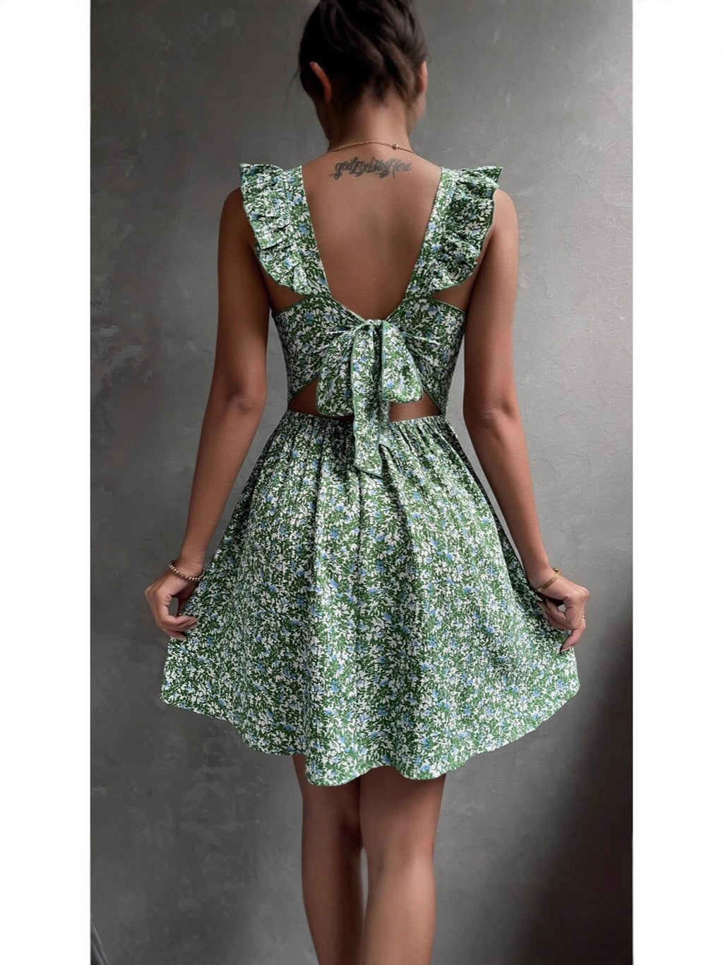 Square-neck ruffled shoulder bow dress