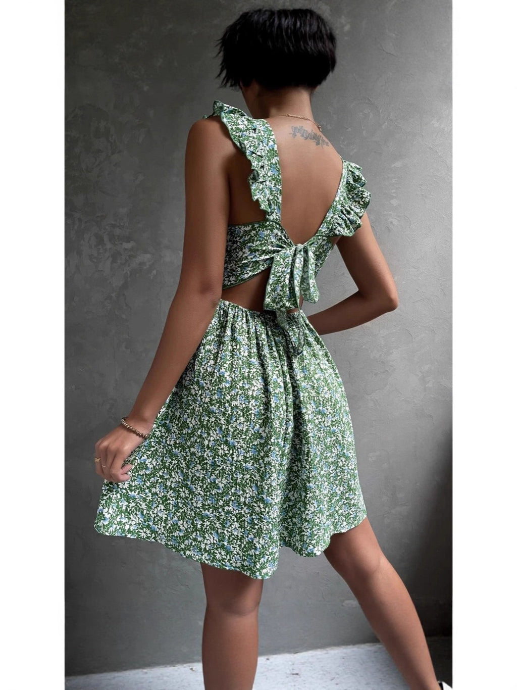 Square-neck ruffled shoulder bow dress