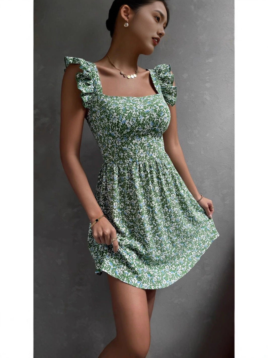 Square-neck ruffled shoulder bow dress
